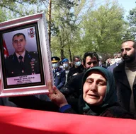 Pençe-Kilit şehidi Ömer Delibaş son yolculuğuna uğurlandı! Yürek yakan sözler: Benim oğlumun asker arkadaşıydı