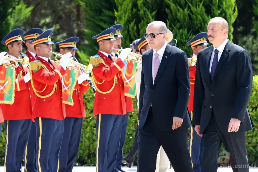 Başkan Erdoğan Azerbaycan'da Aliyev tarafından resmi törenle karşılandı 20