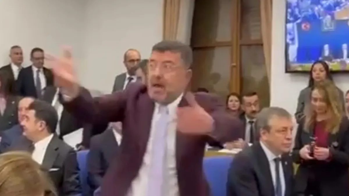 TBMM'de gerginlik: CHP'li vekillerden basın üzerinden yeni provokasyon