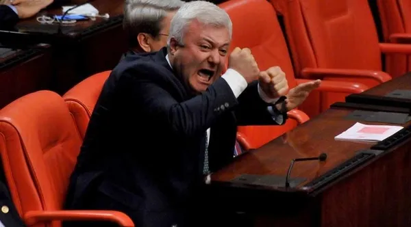 chpde-kurt-alevi-kavgasi-buyuyor-birbirlerine-girdiler-yumruk-kufur-isten-atma-tehdit-1630736490639.jpg CHP'de Kürt-Alevi kavgası büyüyor! Birbirlerine girdiler: Yumruk, küfür, işten atma, tehdit... - 1