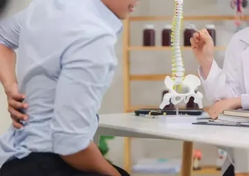 Kasık bölgesinde hissedilen ağrının nedeni kalça sorunları olabilir