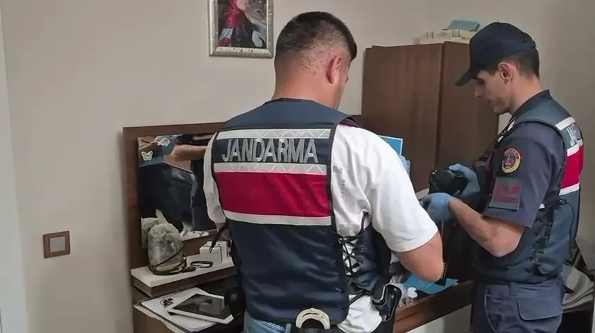 nvi-maskesiyle-veri-vurgunu-kisisel-veri-sebekesi-cokertildi-1789533906529.jpeg Aydo Yazılım'a siber casusluk operasyonu: "NVİ" maskesiyle veri vurgunu! Siber şebekeden 18 yaş altı skandalı - 4