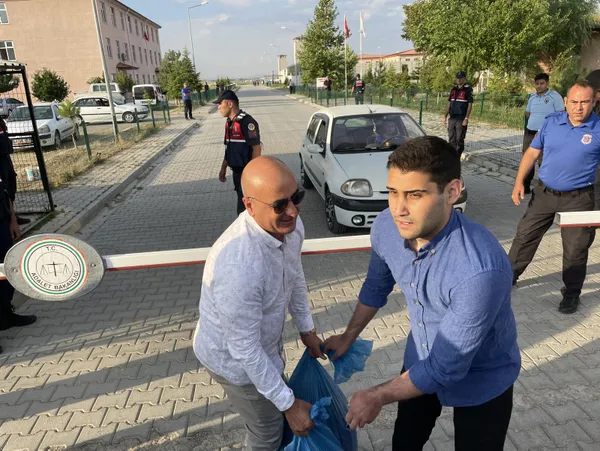 kadir-sekerin-tahliyesine-itiraz-yeniden-mi-tutuklanacak-1657437755816.jpg Kadir Şeker’in tahliyesine itiraz! Yeniden mi tutuklanacak? - 2