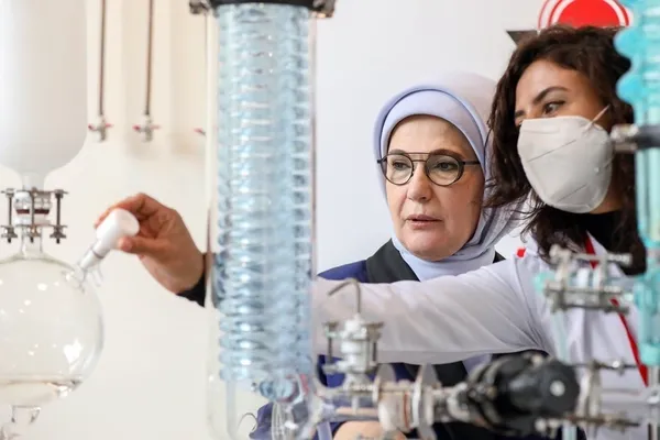 Emine Erdoğan’dan TÜBİTAK Marmara Araştırma Merkezi’ne ziyaret