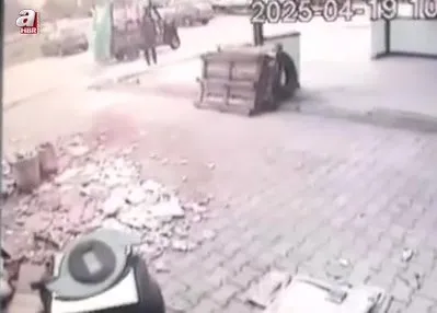 Rahat tavırlarla hırsızlık kamerada