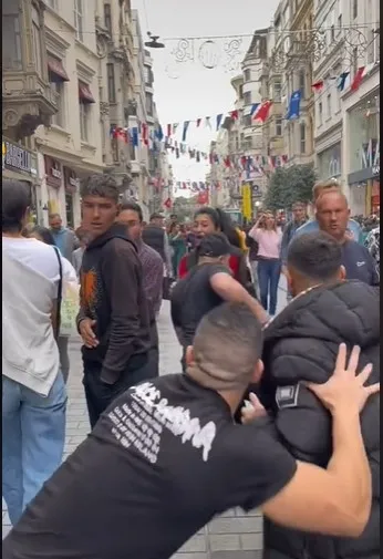 istiklal-caddesinde-tepki-toplayan-videoda-gercek-farkli-cikti-1668960044089.jpg