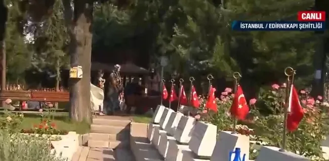 Şehitliklerde buruk bayram! Kabirler çiçeklerle süslendi - 3