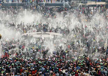 Myanmar'da su festivalinde 258 kişi öldü