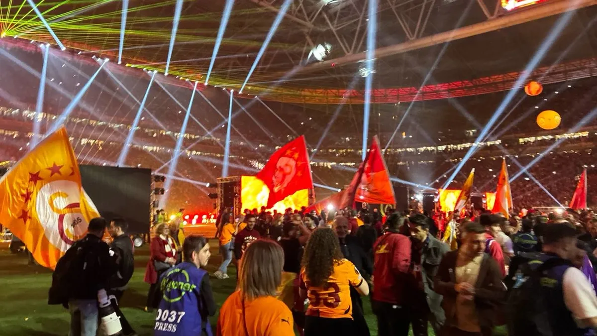 Galatasaray 3. kez şampiyon oldu! Taraftarlardan coşkulu kutlama | GS'li futbolcular ahaber.com.tr'ye konuştu