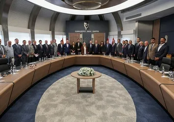 Yenilginin faturasını kendisi hariç herkese kesti! CHP lideri Kemal Kılıçdaroğlu şimdi de ilçe başkanlarını fırçaladı: Kendi bastığımız kitapçıkları bile okumuyorsunuz