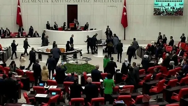 saglik-bakani-koca-tedavi-goren-saadet-partisi-kocaeli-milletvekili-bitmezi-hastanede-ziyaret-etti-1702489406071.jpeg Sağlık Bakanı Koca, tedavi gören Saadet Partisi Kocaeli Milletvekili Bitmez'i hastanede ziyaret etti - 7