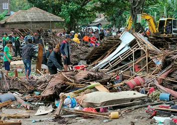 Endonezya'da tsunami: Ölü sayısı 222'ye yükseldi