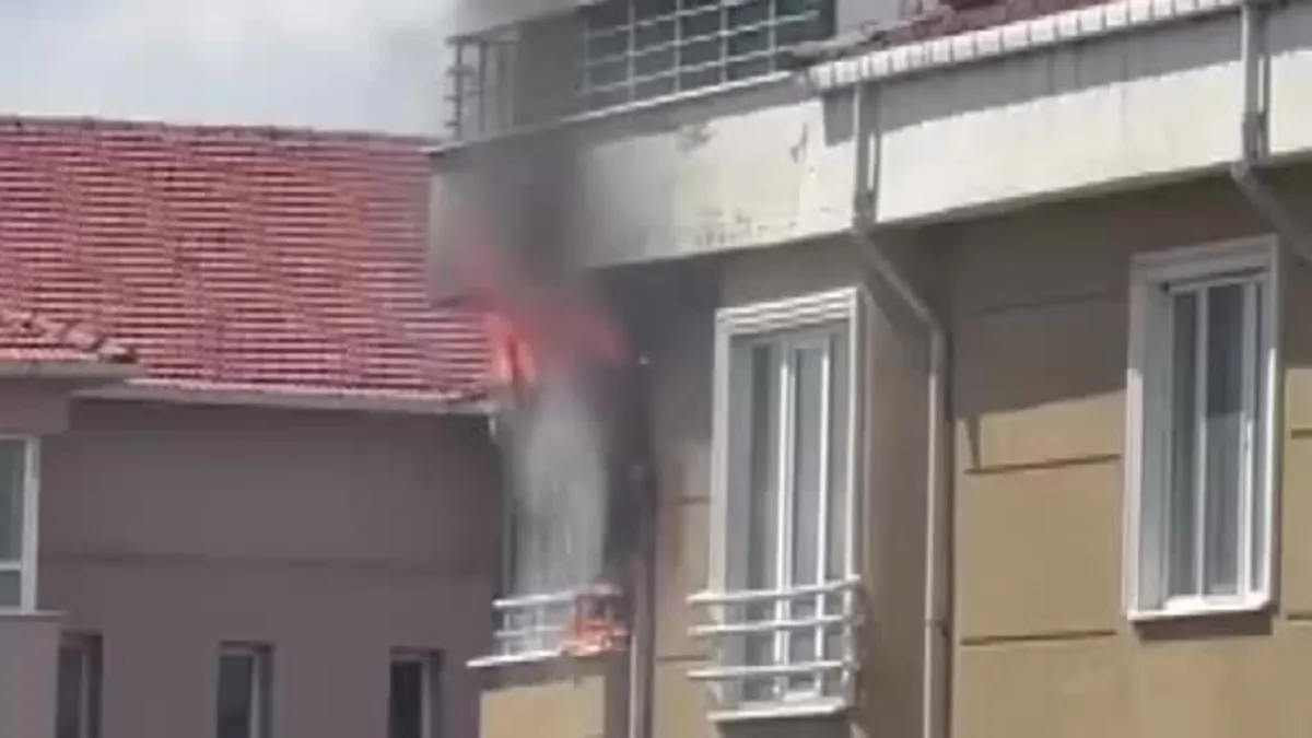 Lüleburgaz'da bir evin balkonunda çıkan yangın söndürüldü