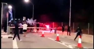 Rumlardan alçak tahrik! Sınırda yangın çıktı