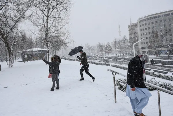 İstanbul ve birçok ilde kar alarmı verildi ⛄ Meteoroloji'den yoğun kar yağışı uyarısı | Lapa lapa yağacak çocuklar bayram edecek ❄Yeni haftada hava nasıl olacak? - 19