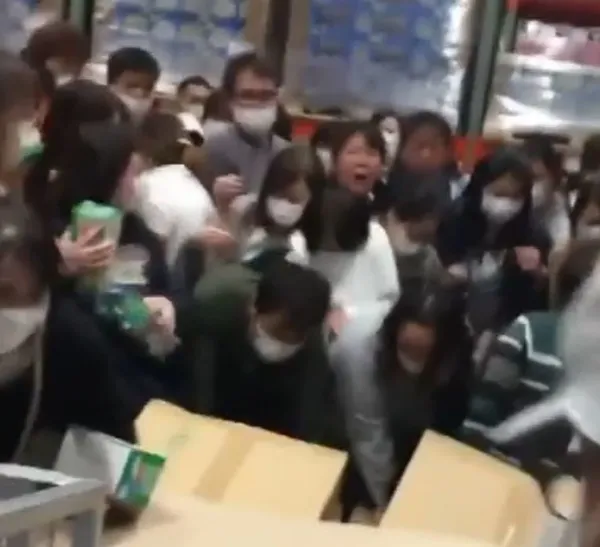 Son dakika haberi... OHAL sonrası Japonya karıştı! Ortalık savaş alanına döndü - 1