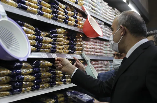ticaret-bakani-omer-bolat-hedefimiz-piyasalardaki-fiyat-istikrari-1691403500302.jpg Ticaret Bakanı Ömer Bolat: Hedefimiz piyasalardaki fiyat istikrarı - 5