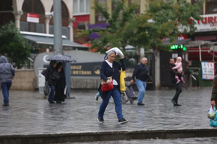 1715408019075.jpg İstanbul'da sağanak yağış alarmı! Meteoroloji'den 19 ile sarı kodlu uyarı! Hafta sonu dışarı çıkacaklar dikkat... - 4