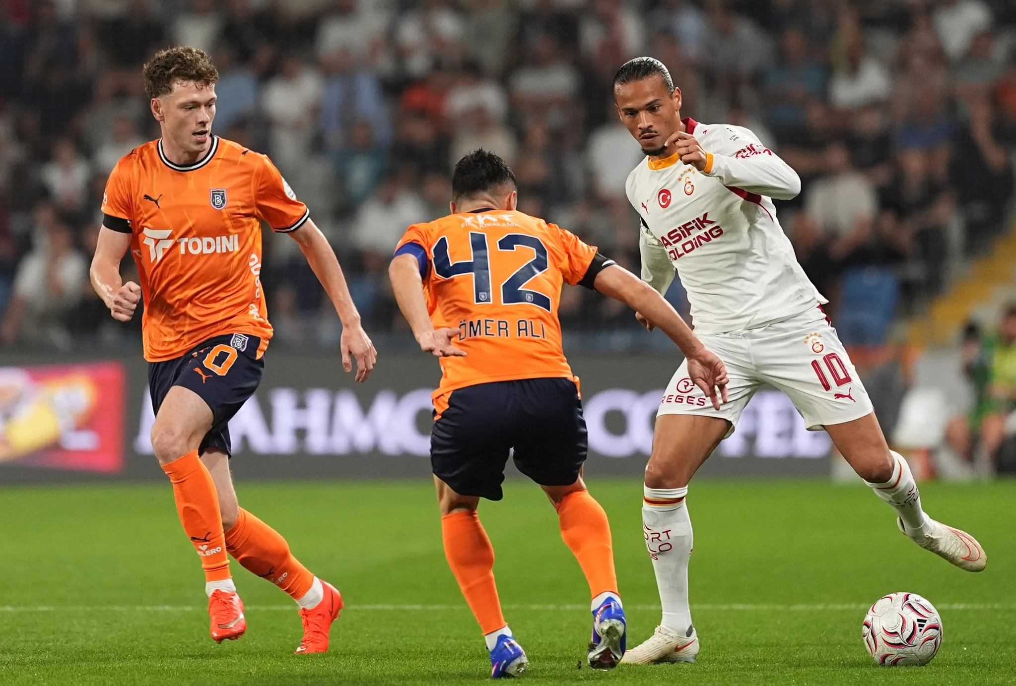 Gol düellosunda son söz Aslan'ın! Başakşehir 2-3 Galatasaray
