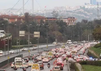 15 Temmuz Şehitler Köprüsü'nde taksi takla attı