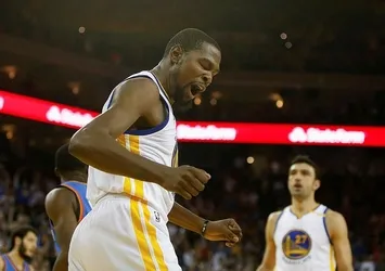 Kevin Durant eski takımını yıktı