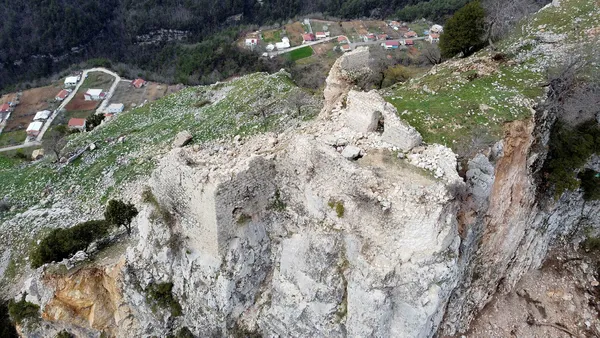 asrin-felaketinde-yikildi-amanosun-zirvesindeki-salen-kalesi-boyle-goruntulendi-1679653176468.jpg Asrın felaketinde yıkıldı! Amanos'un zirvesindeki Şalen Kalesi böyle görüntülendi - 4