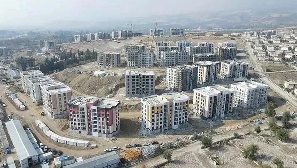 Bakan Özhaseki duyurdu: Hatay’da ay sonuna kadar 7 bine yakın ev hak sahiplerine teslim edilecek