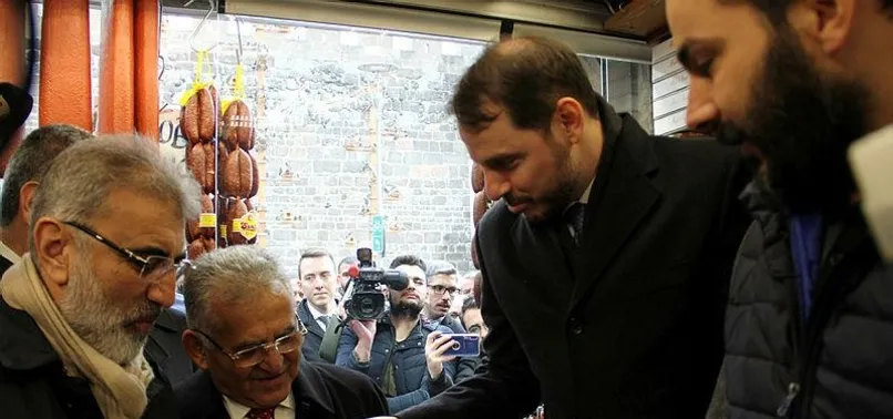 Bakan Albayrak: Faizler tek haneye iniyor