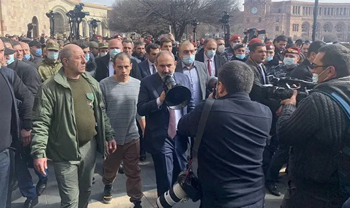 Son dakika: Ermenistan karıştı: Ordu Paşinyan’ın istifasını istedi! Jetler Erivan’da alçak uçuş yapıyor