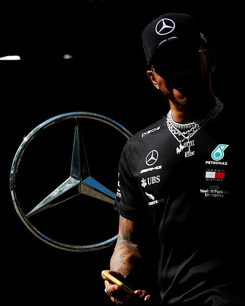 Mercedes'ten flaş karar! Formula 1'e siyah renkle çıkacak - 4