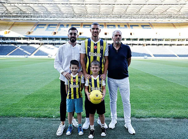 Fenerbahçe Edin Dzeko'yu resmen renklerine bağladı - 4