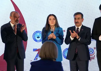 Nisa Mihriban bebeği kurtaran acil teknisyeni yılın annesi seçildi!