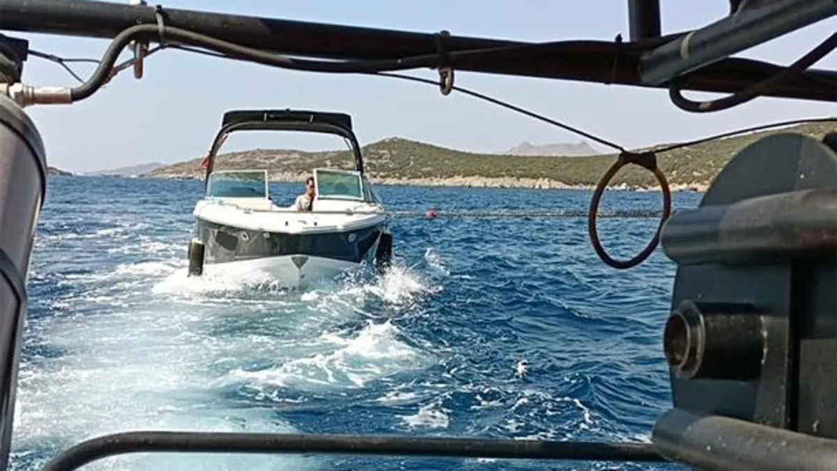 Bodrum Ada Boğazı açıklarında arıza yapan tekne kurtarıldı