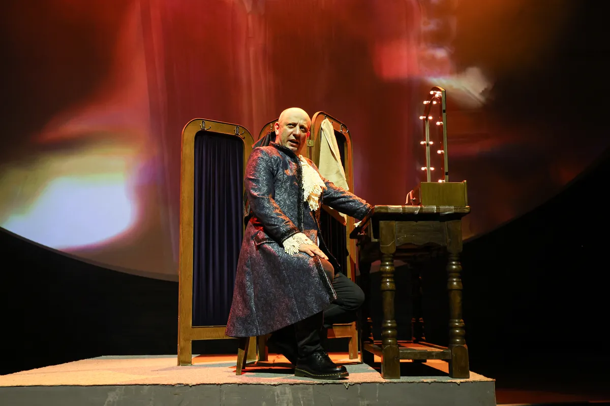 bakan-ersoy-duyurdu-dunya-yildizlari-istanbula-geliyor-1787652604016.jpg Puccini’nin uzun bir aradan sonra yeniden sahneye taşınan Turandot operası, İstanbul Devlet Opera ve Balesi imzasıyla 2027 yılında AKM’de prömiyer yapacak.