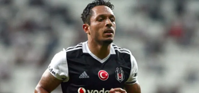 Beşiktaşlı Adriano, İstanbul'daki terör saldırısı sonrası İspanyol basınına konuştu