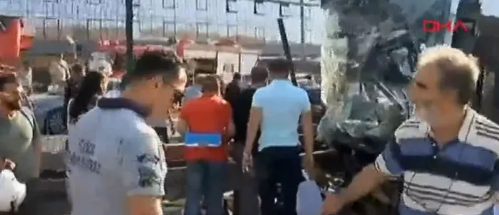 Küçükçekmece’de metrobüs kazası! Çok sayıda yaralı var | Kaza anı ve sonrası A Haber’de