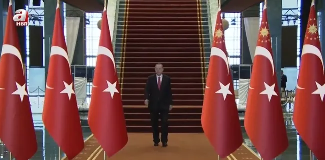 secilmis-ilk-ve-tek-cumhurbaskani-erdogan-turkiye-erdogan-ile-demokratik-ivme-kazandi-vesayet-odaklari-yikildi-1723283626483.jpg Başkan Erdoğan vatandaşın bir arada yaşama uyumunun teminatı oldu