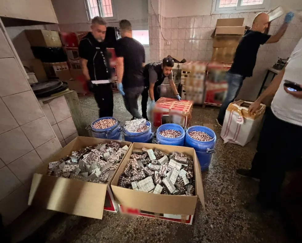 Fırından ekmek değil zehir fışkırdı: 1 milyon 758 bin sentetik ecza hap ele geçirildi - 3