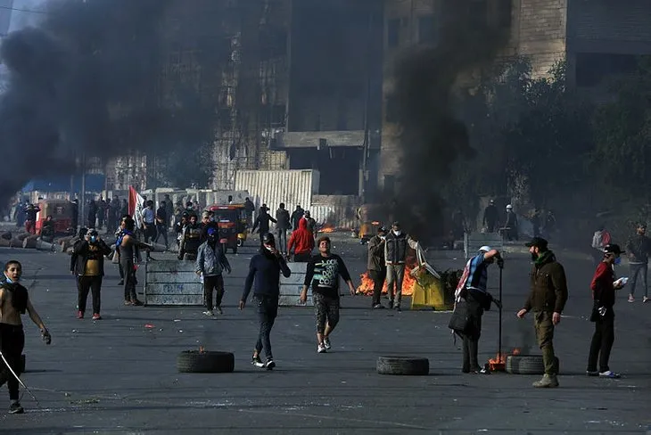 Son dakika: Irak’ta sokaklar karıştı! Göstericiler meydanlara indi, yolları kapattı