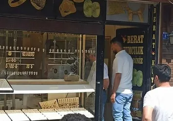 Şanlıurfa'da kuyumcuyu soymak isterken silahlarını düşürüp kaçtılar