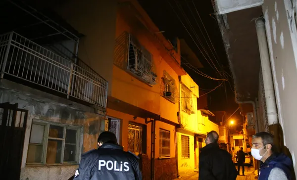 1607927469116.jpg Anne ve babasını rehin aldı! Korku dolu dakikalar - 1