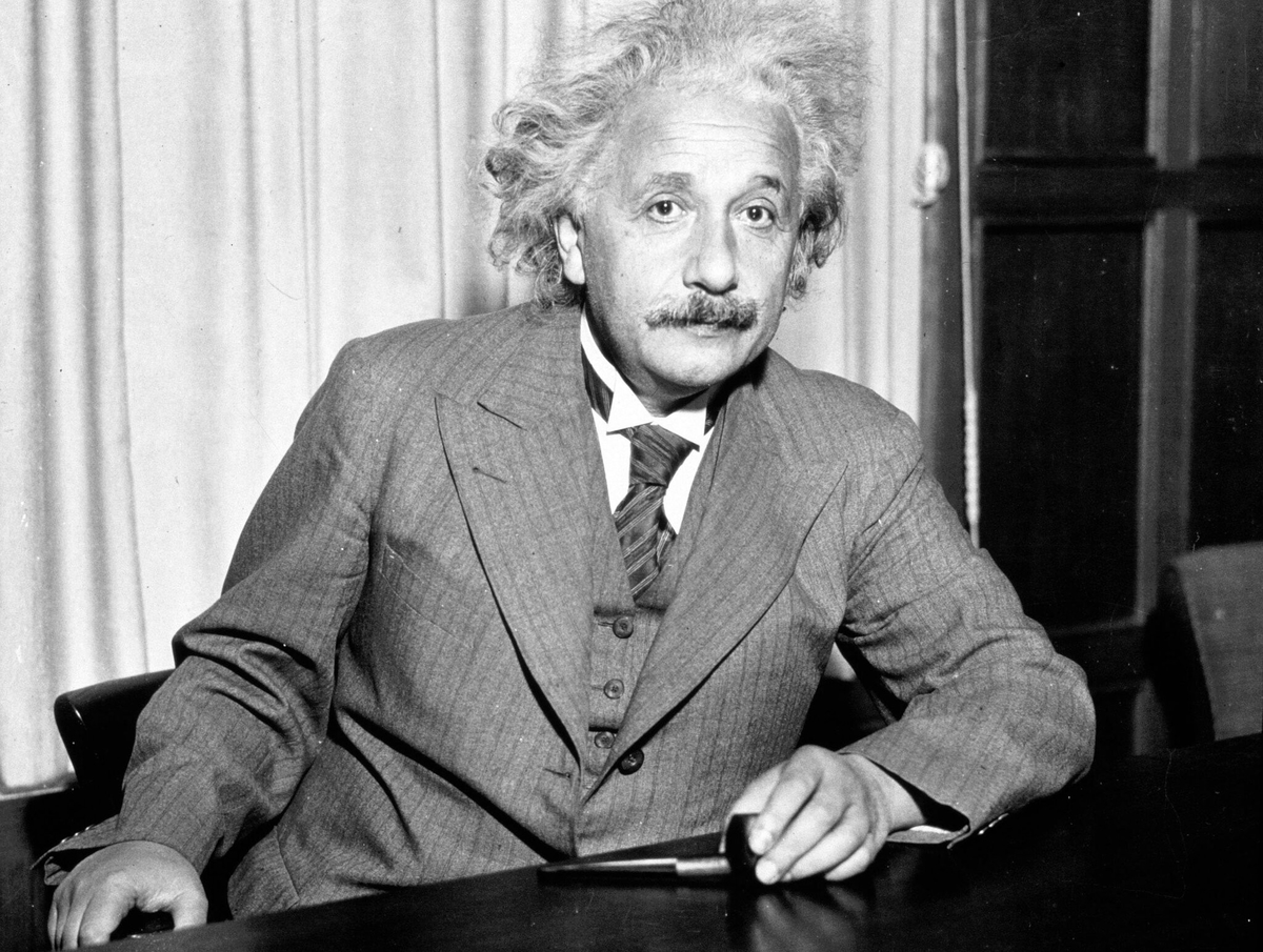 Einstein’ın genel görelilik teorisi, galaksi kümesindeki ışık yaylarının oluşumunu açıklıyor. (A Haber Foto Arşivi)