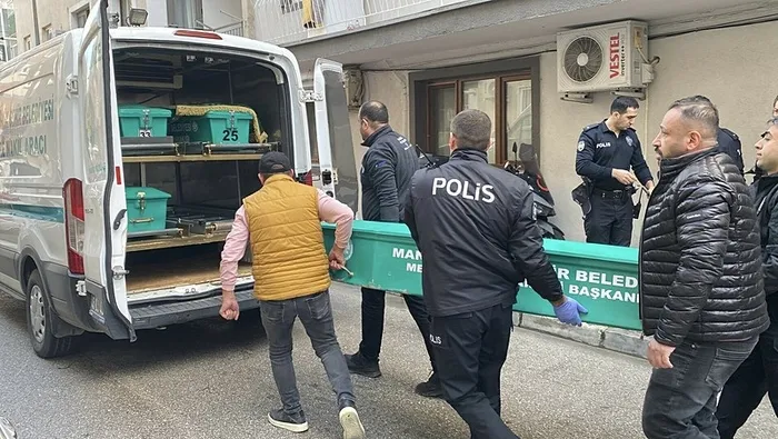 1771071010173.jpeg 83 yaşındaki adam eşinin boğazını kesti! Torunlara telefon: Babaannenizi öldürdüm - 1