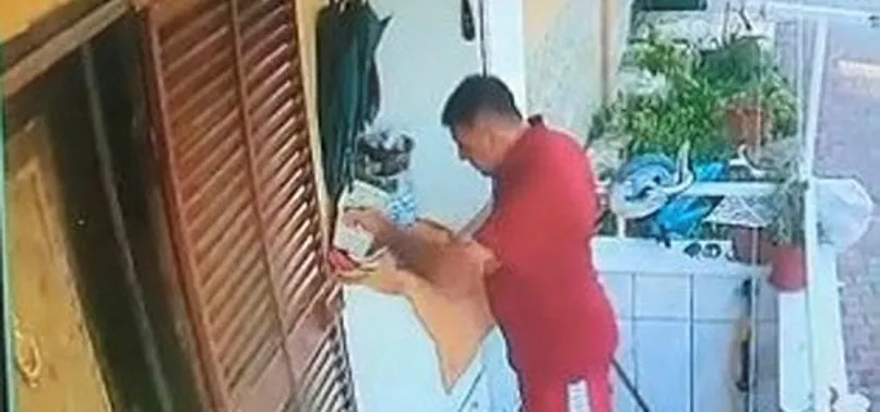 Provokatörün oyununa polis 'dur' dedi! Evinin kapısına ırkçı söylemler yazdı