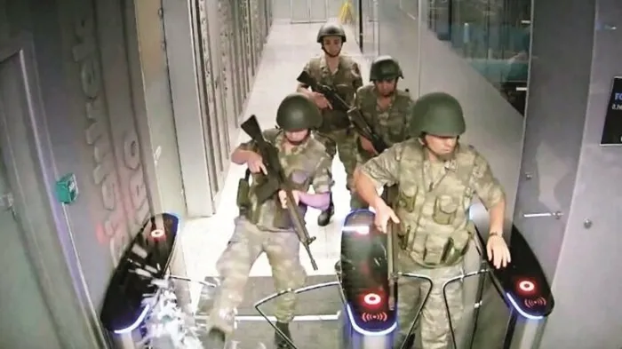 Son dakika: Muhafız Alayı davasında karar açıklandı! Darbeci komutanlara ceza yağdı