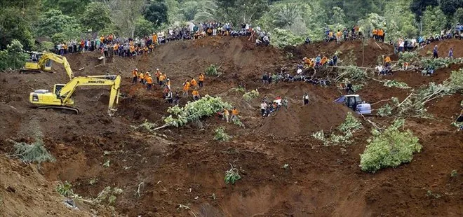Endonezya’da meydana gelen toprak kaymasında 14 kişi yaşamını yitirdi