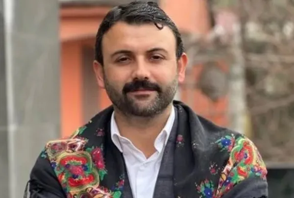 1709717362413.jpg Ortaklarına iyi bak Özgür Efendi! DEM'in adayı hakkında şoke eden gerçek! Terör örgütünün kuryesi Faysal Sarıyıldız'ın yeğeni çıktı... - 6