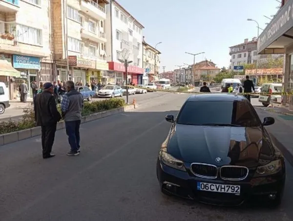 1697536665679.jpg Av tüfeğiyle dehşet saçtı! Husumetlisine ateş etti 7 yaşındaki çocuğu vurdu - 2