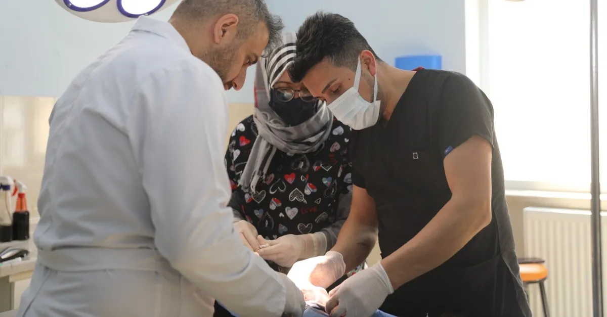 5 bacaklı dünyaya gelen kuzunun bir ayağı başarılı bir ameliyat ile alındı