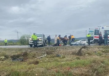 Kafa kafaya çarpıştılar! Denizli'de feci kaza: 4 yaralı